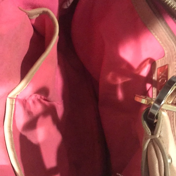 XOXO Pink Hobo Bag - Picture 2 of 3